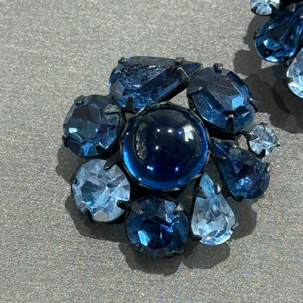 Regency Vintage Blue Rhinestone Japanned Clip Earrings. - Picture 2 of 7